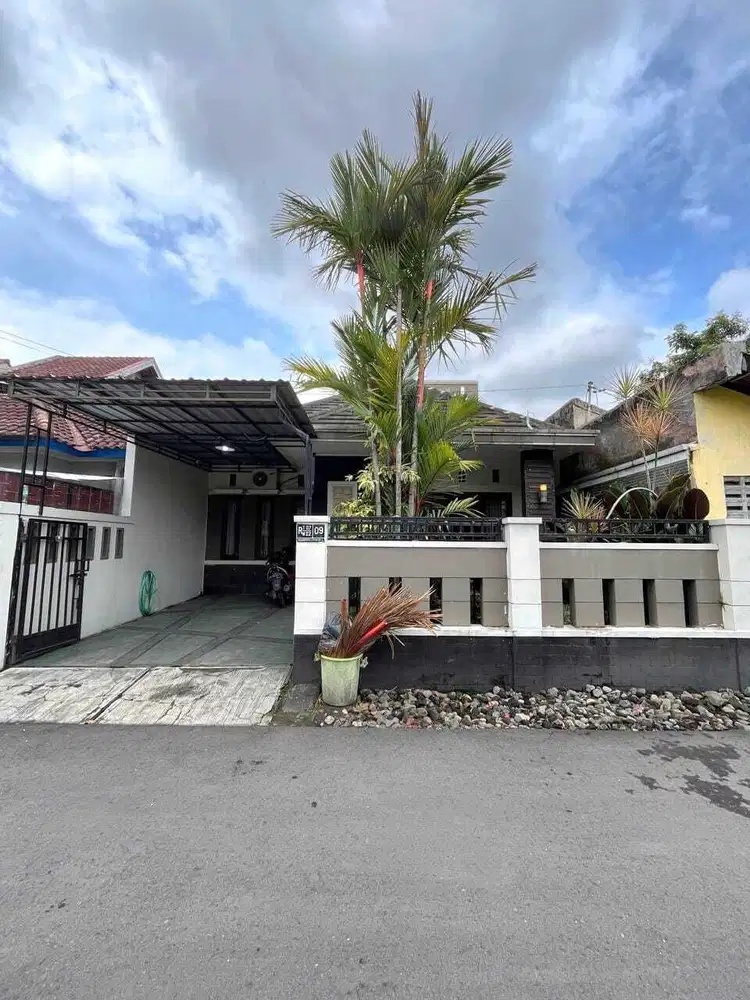 dijual rumah di sleman di lempong sari sariharjo ngaglik dekat AlAzhar