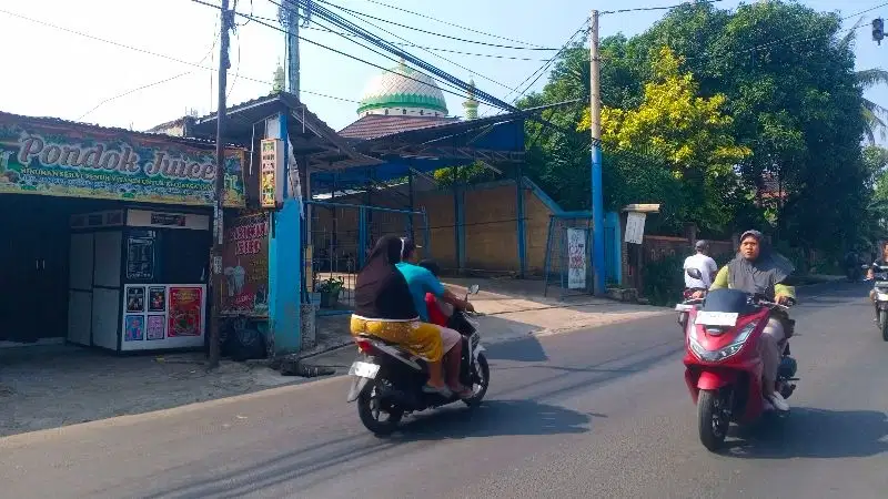 tanah  Rp 6,500 M2  ada usaha STIEM  nya di jln utama