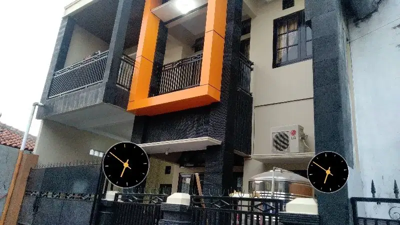 Rumah bagus 3 lantai bagus dekat UGM dalam ringroad