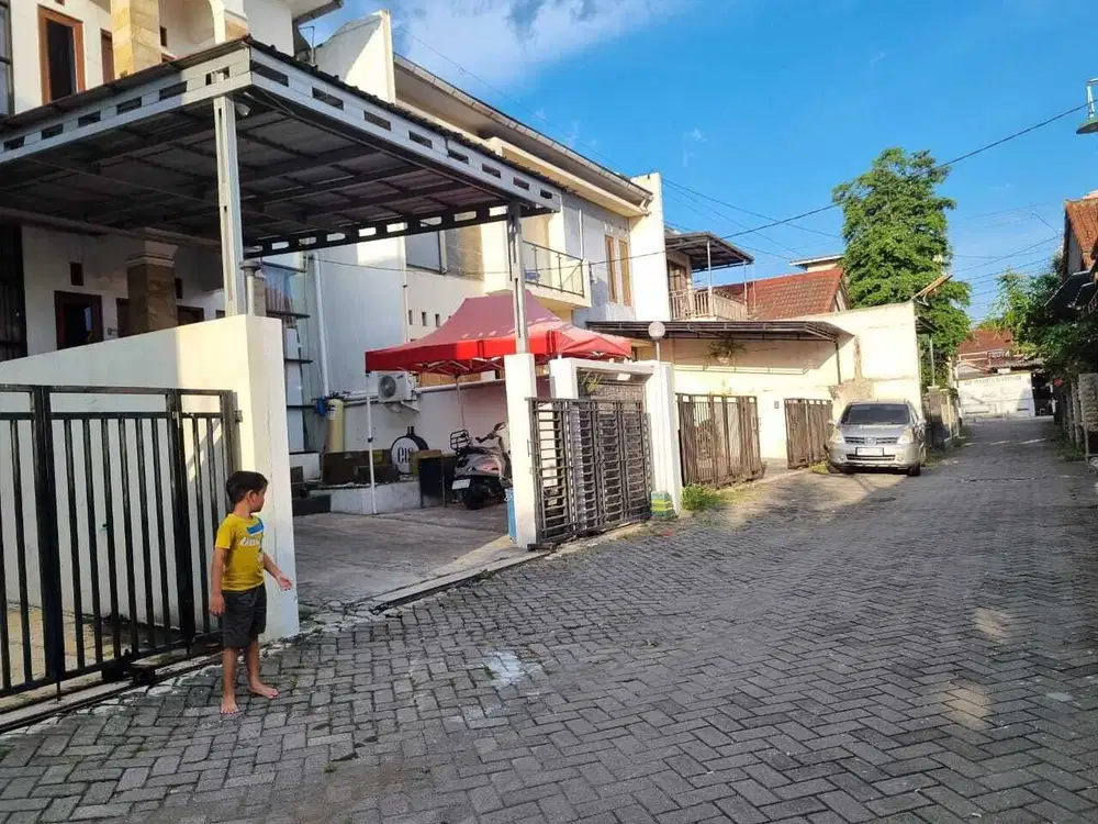 Rumah bagus 2 lantai di seturan dekat banyak kampus