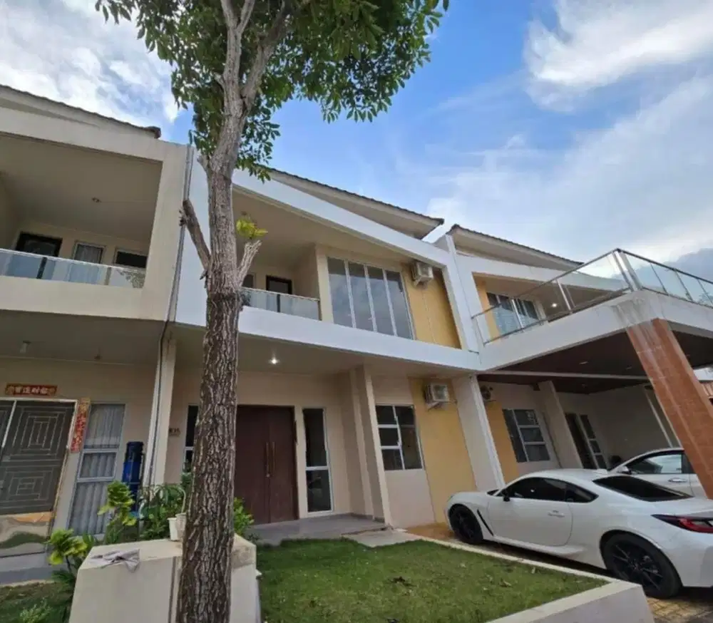 Dijual murah Rumah 2 lantai hadap timur di monde residence