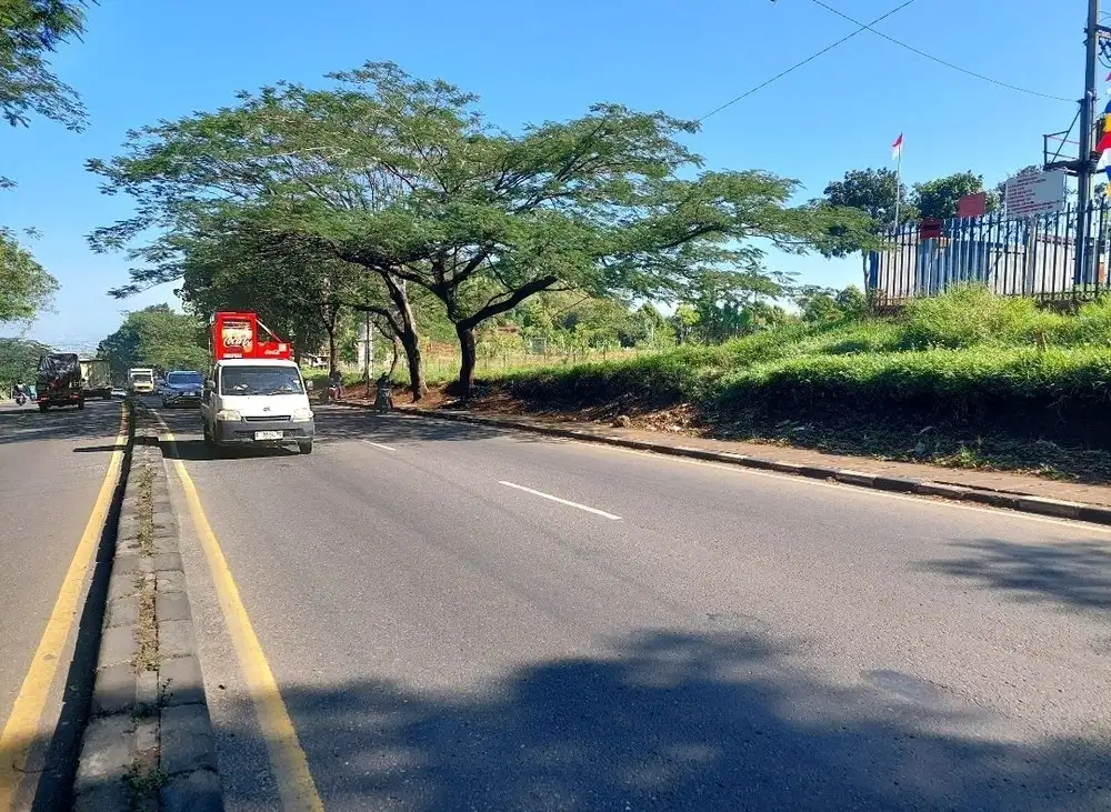 Tanah darat pinggir jln Raya Bandung Garut Cicalengka