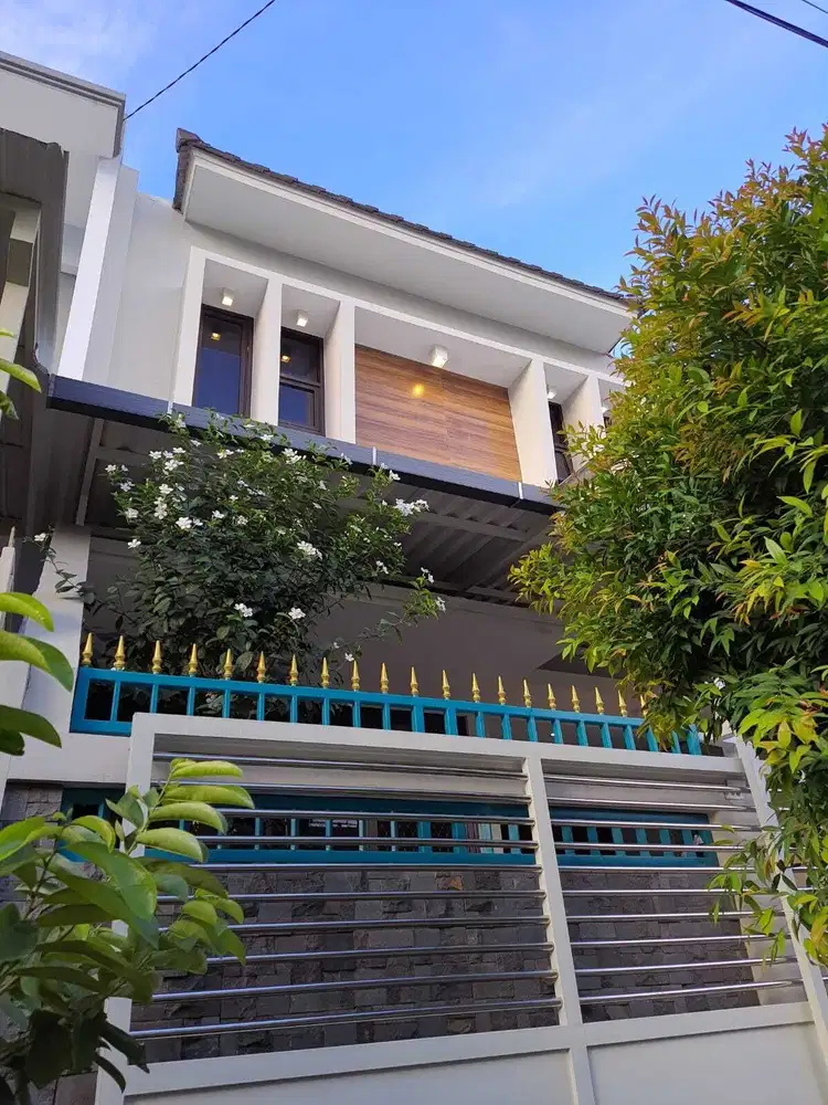 RUMAH STRATEGIS 2 LT DI KETINTANG SURABAYA