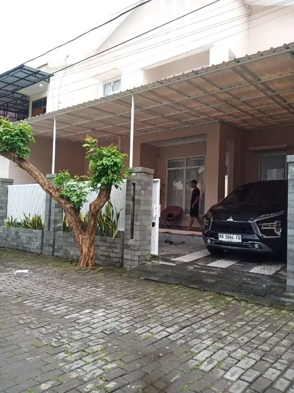 Dijual rumah 2 lantai bagus didekat hotel alana