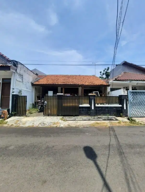 Dijual rumah tua hitung tanah harga termurah dalam komplek at Cilandak