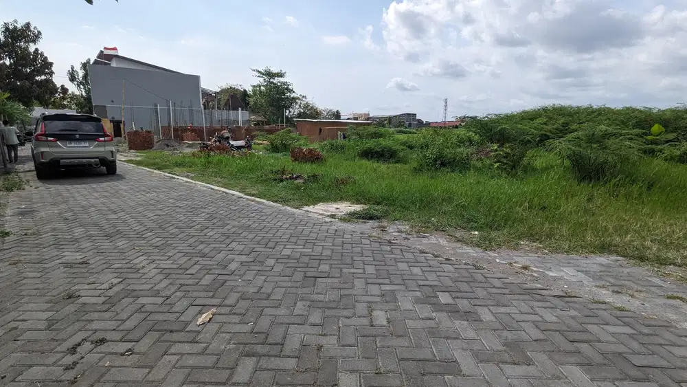 Tanah Strategis Depan Amplaz – SHM, Siap Bangun