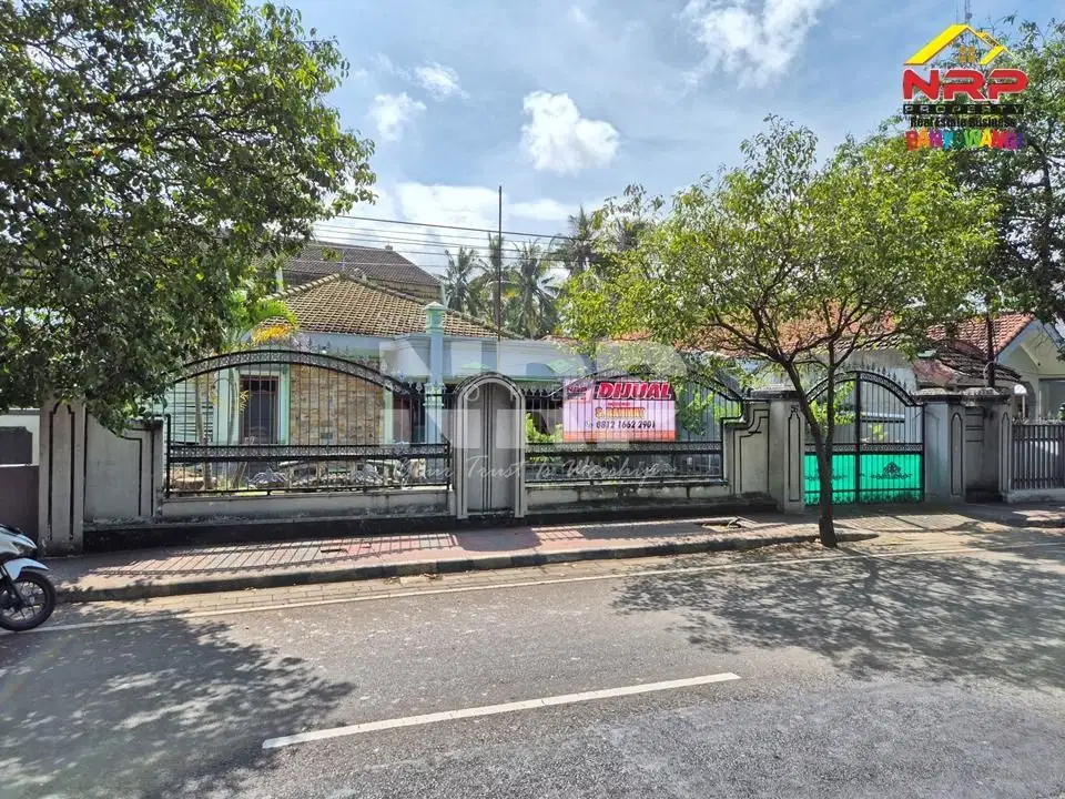 Dijual Tanah Bonus Rumah Klasik di JL. Adi Sucipto - Banyuwangi