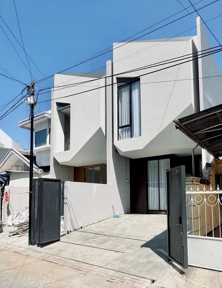 Rumah Baru Gress Suterejo Furnish dekat Mulyosari Pakuwon City Manyar