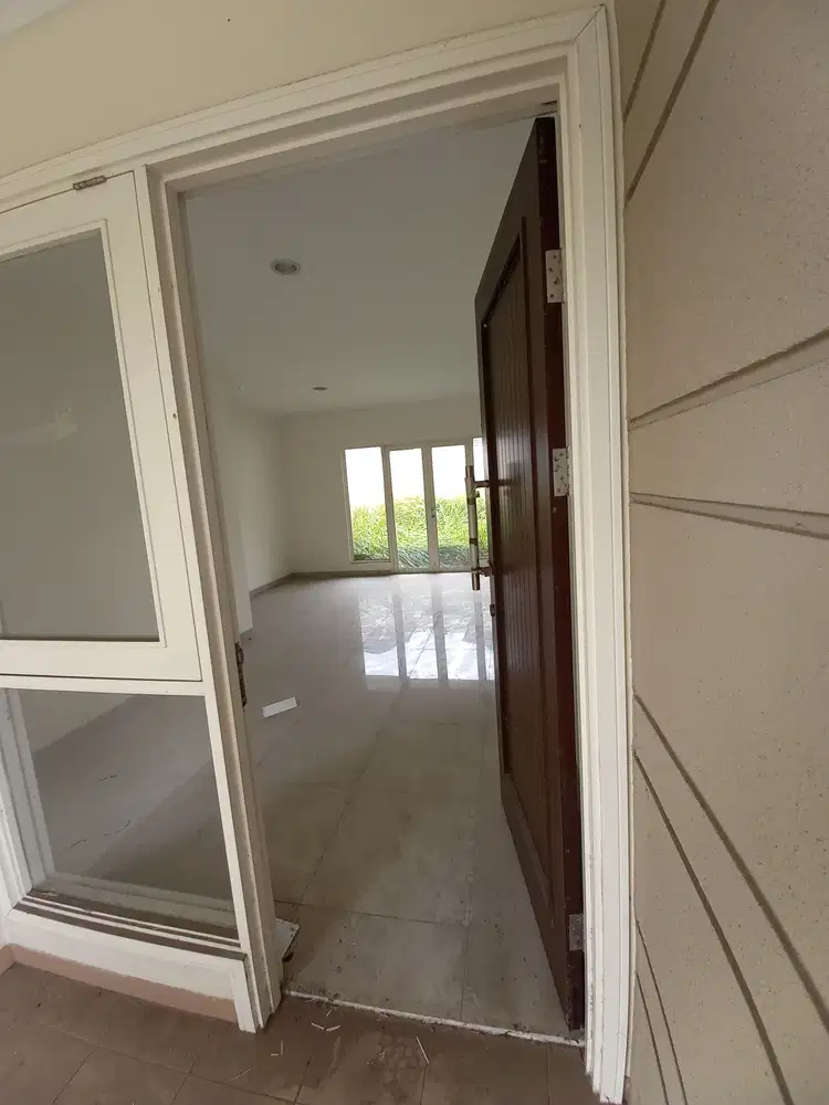 MURAHHH ! Jual Rumah Suvarna Sutera 2 lantai 9x20