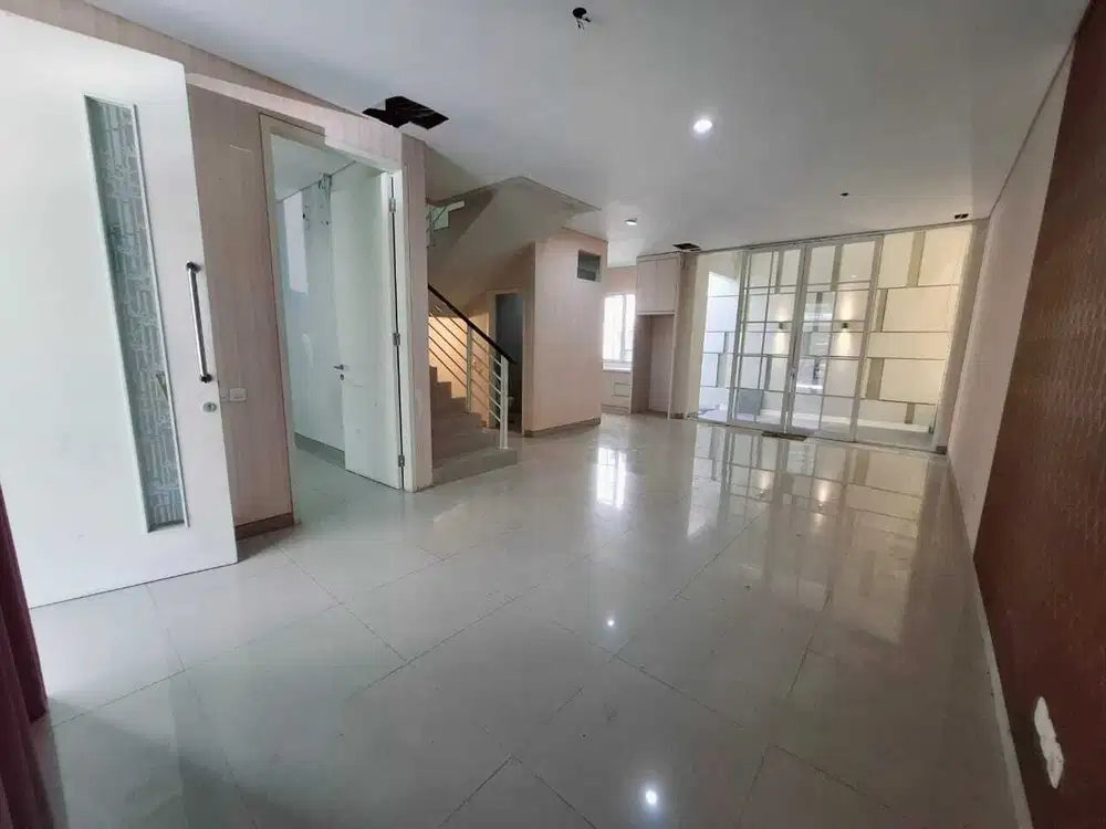 Jual Rumah Mewah  PERUM GREENLAKE CITRALAND Surabaya