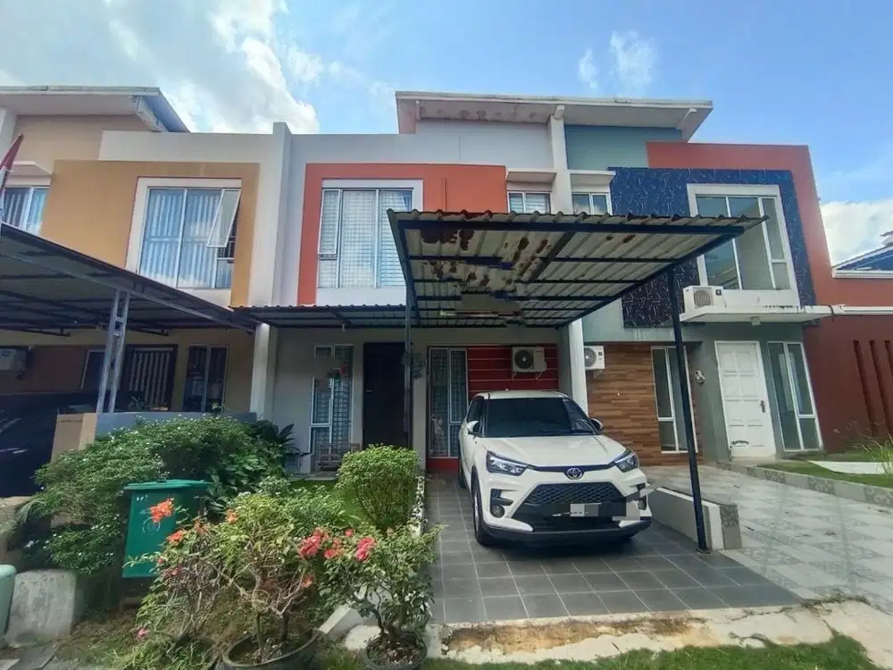 Dijual murah rumah 2 Lantai hadap timur di beverly