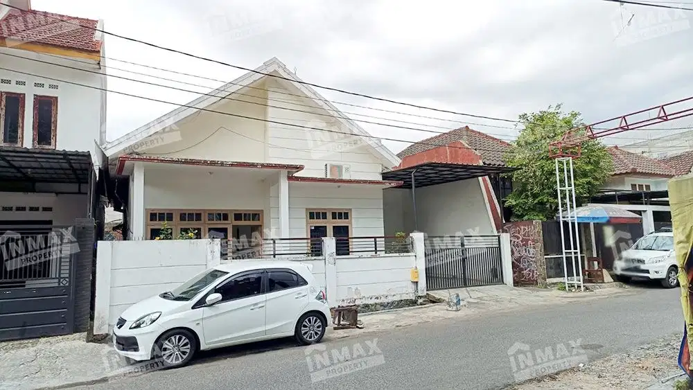 RUMAH SIAP HUNI BERSIH DAN TERAWAT DEKAT JALAN RAYA LANGSEP MALANG