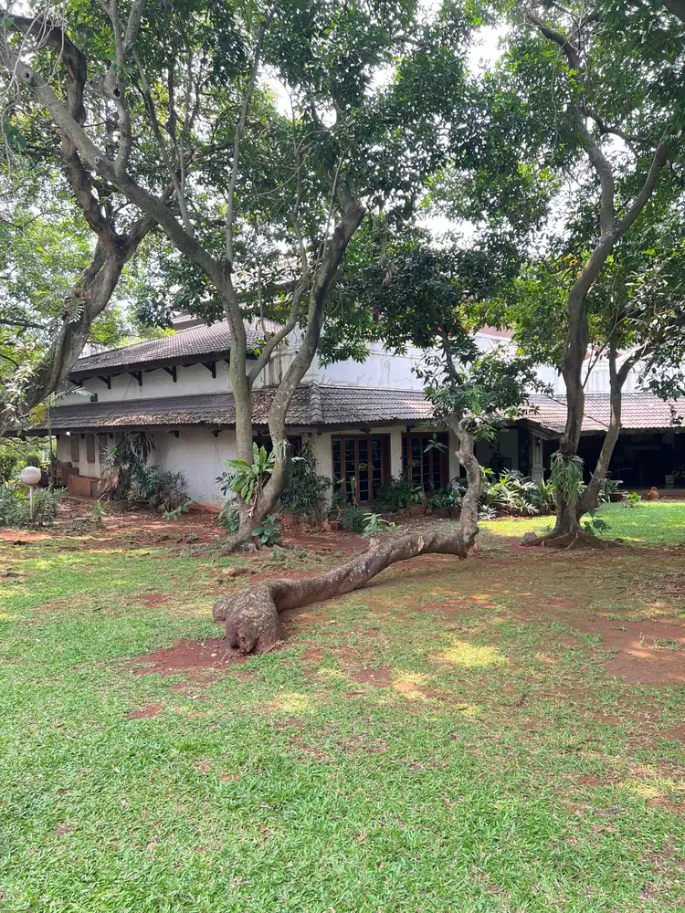 Bukit Golf Pondok Indah, Jakarta Selatan  Rumah lama layak Huni