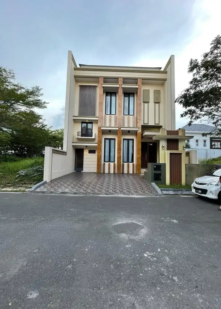 Dijual Rumah 3 lantai full Renovasi bukit golf residence