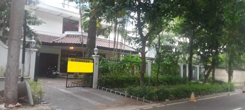 Rumah Luas Nyaman Kawasan Elit Strategis Jl.Kertanegara Kebayoran Baru