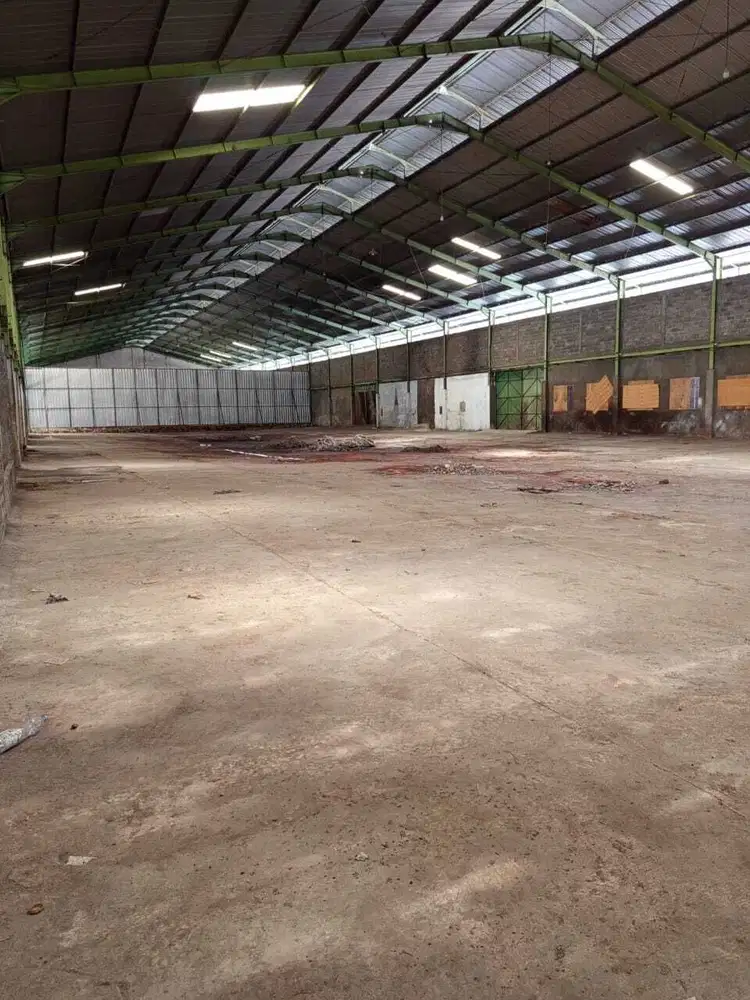 Disewakan Gudang Margomulyo Lantai Cor, 40 ft aman, Komplek, Dekat Tol