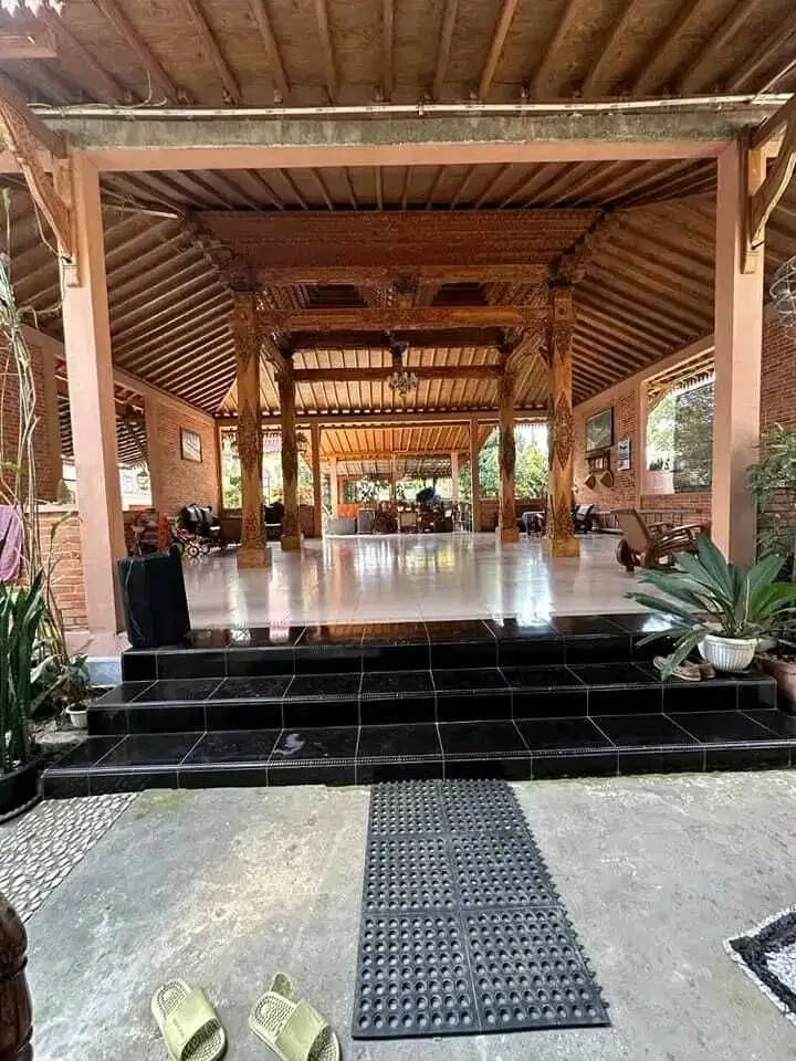 DIJUAL RUMAH JOGLO BESERTA RUMAH HUNIAN DENGAN KAYU JATI UKIRAN