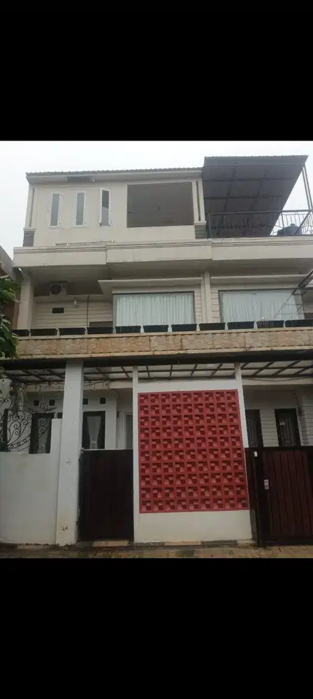 Di jual Rumah siap huni di komplek rivaria sektor 5 sawangan depok