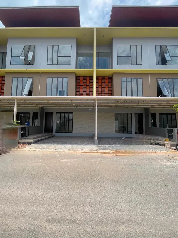 Dijual murah rumah 3 lantai hadap timur di the icon central