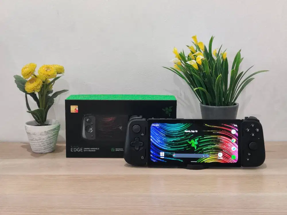 Razer Edge Gaming Tablet Include Kishi V2 Pro Controller