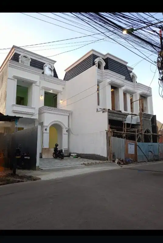 Rumah Strategis Pinggir jalan Di Jagakarsa,Hanya 2 Unit