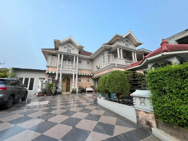 Dijual Rumah Mewah Istimewa di Perumahan Kota Wisata