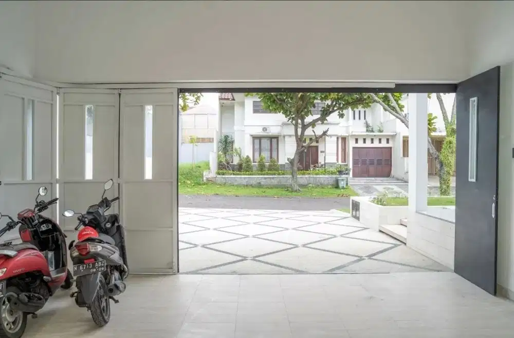 Rumah cantik lingkungan elite riverside samping hotel harris dan kolam