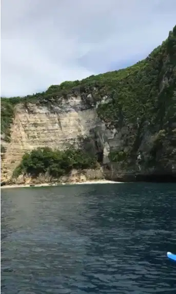 Tanah Tebing Laut Nusa Penida  Bali