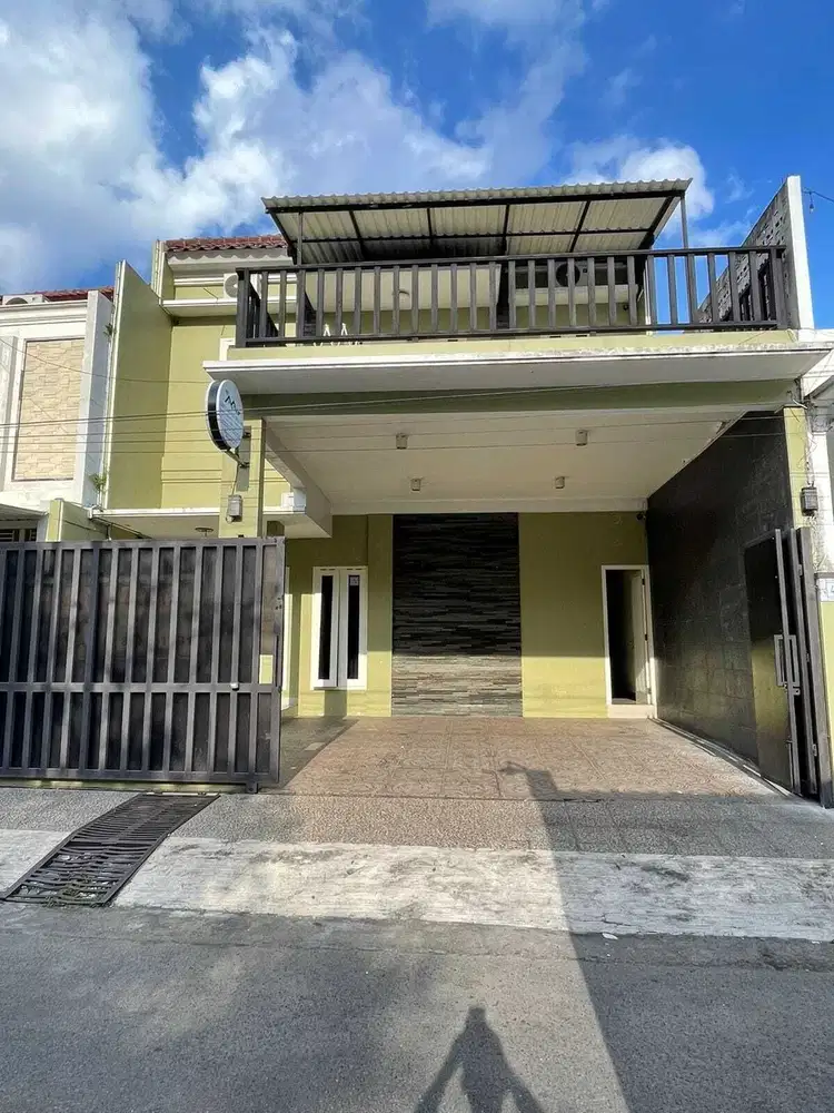 Rumah bagus 2 lantai full furnish di jalan di dkt jalan damai, Sleman