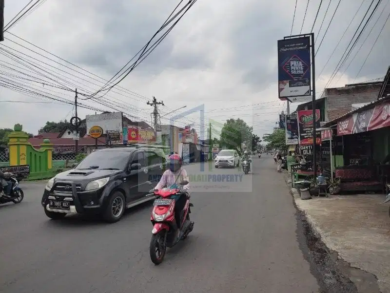 Rumah strategis pinggir jalan slamet riyadi kartasura
