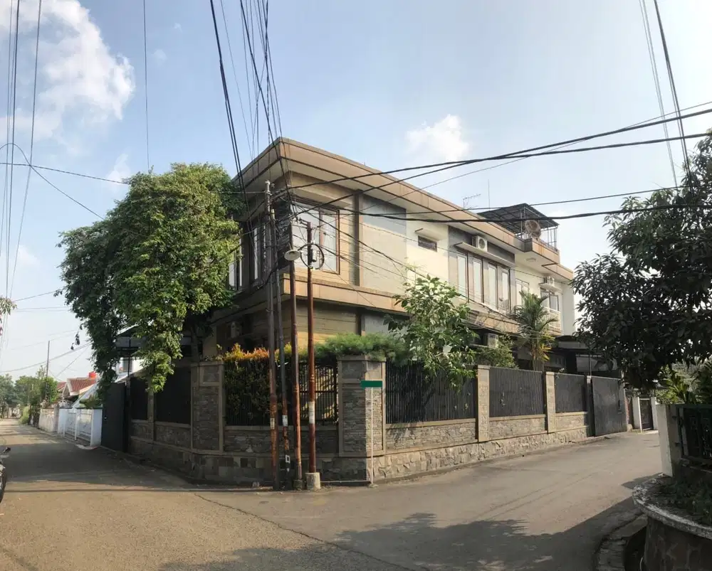 TURUN HARGA !! DIJUAL RUMAH LOKASI STRATEGIS DI TENGAH KOTA BANDUNG