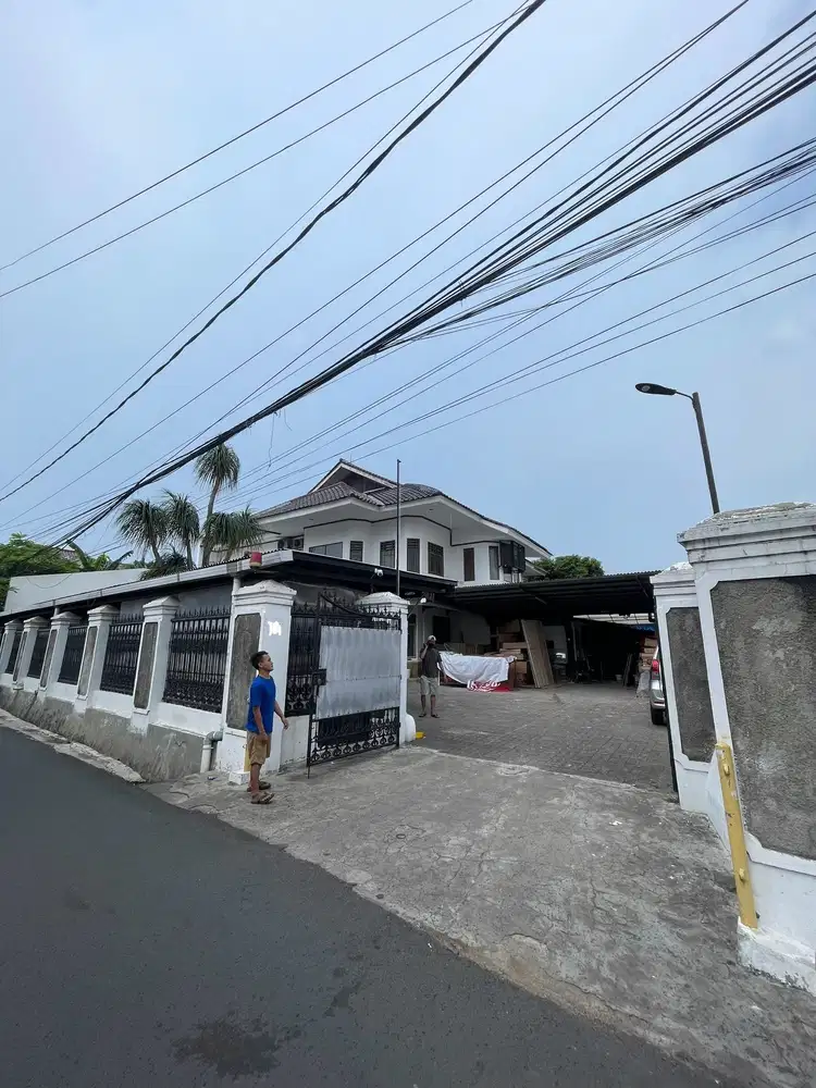 Rumah dijual di Pancoran Barat Jakarta Selatan, 2 Lantai Siap Huni
