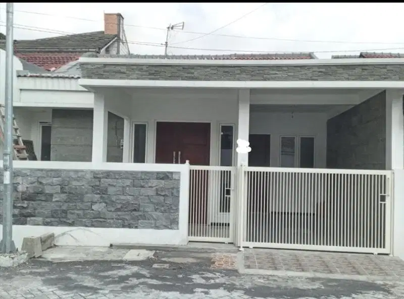 Dijual Rumah perum taman pondok indah jln Wiyung indah blok XXl