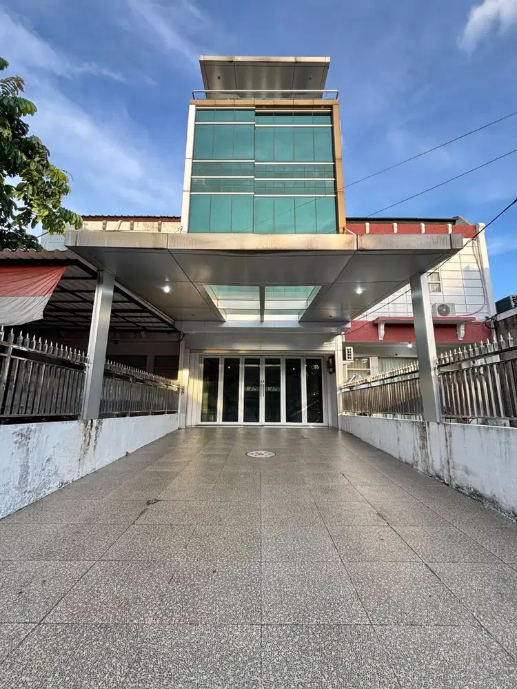 MINI BUILDING 4 LANTAI PLUS ROOFTOP, BANGUNAN TERAWAT DAN SIAP HUNI.