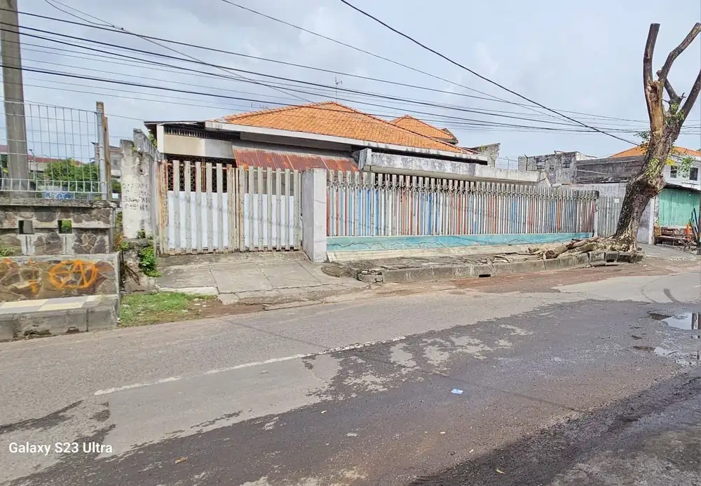 Rumah lama hitung tanah area komersial Sam Ratulangi