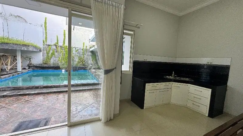 rumah mewah ada kolam renang dan elite di villa puncak tidar vpt