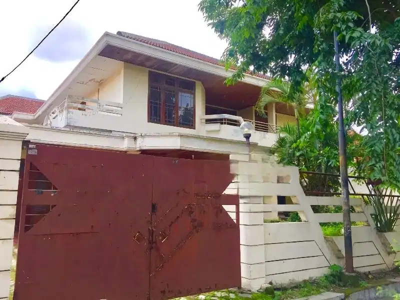 DIJUAL RUMAH TENGAH KOTA SBY PUSAT