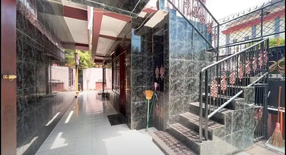 Jual Rumah Dukuh Kupang bisa dipakai Kost Kostan Rumah Tinggal Kantor