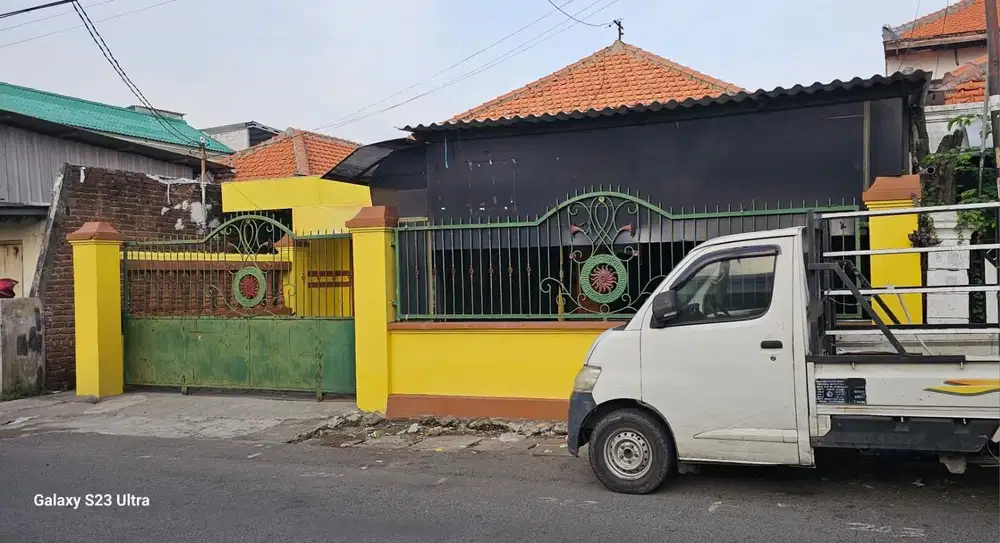 Jual rumah hitung tanah strategis komersial Raya Kedung Baruk