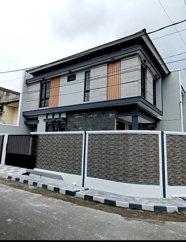 Dijual Rumah Baru dekat Merr sby