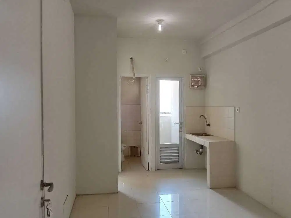 Disewakan unit apartemen tower grand emerald lt.30, 2 kamar kosongan