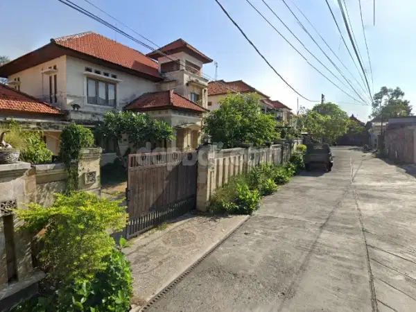 Two-storey house with Balinese architecture for sale in Kerobokan,Bali