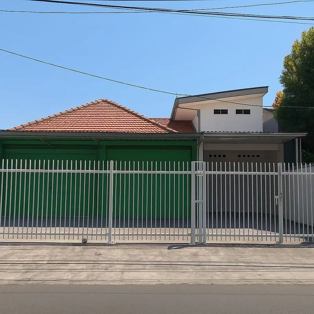 Ruko di Ngagel, Surabaya - Pinggir Raya Ada Area Parkir Luas