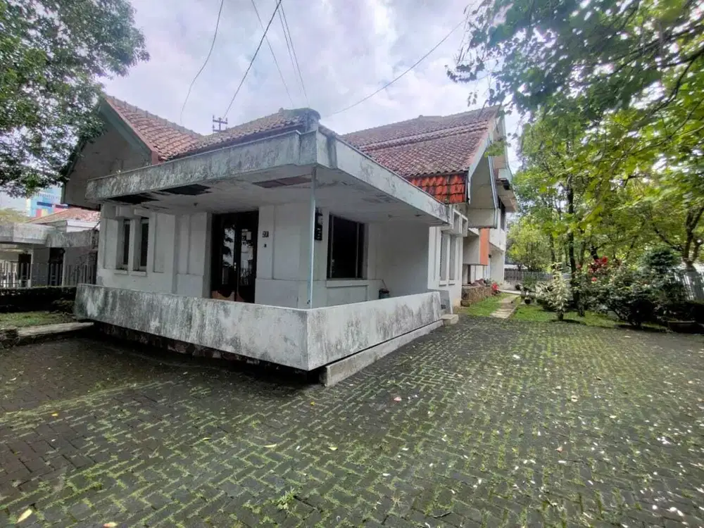 Dijual Rumah Lama Terawat di Sayap Sunda Braga Veteran Naripan Riau