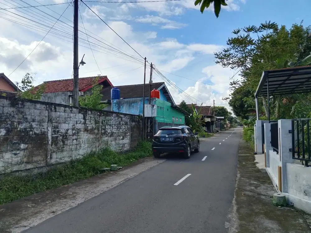 Tanah jogja dekat kampus UGM di jl kaliurang km 8 ,SHM P tepi aspal