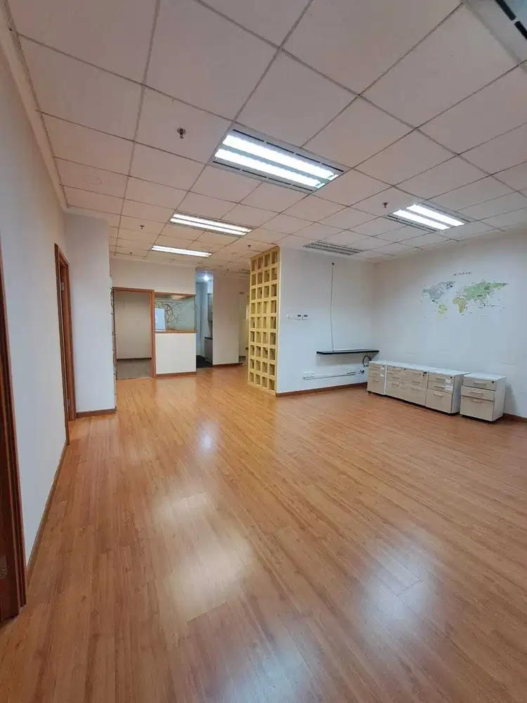 Sewa Kantor Semi Furnish 163 m2 di Prudential Center Kota Kasablanka