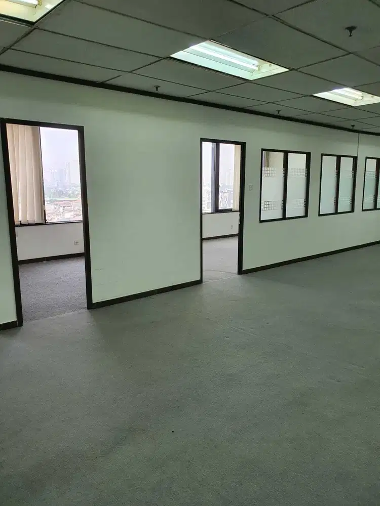 For Rent Kantor Sdh Partisi 175 m2 di Gedung Tifa Gatot Subroto, Nego