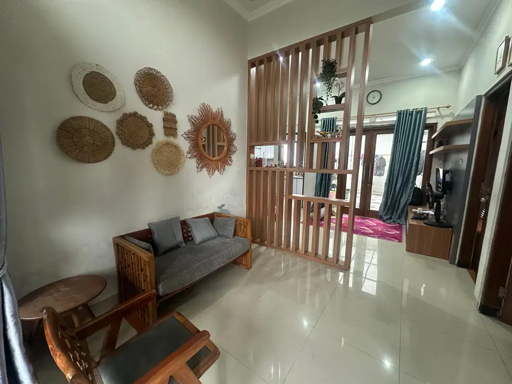 Rumah furnish Klodran dekat pintu tol siap huni dijual cepat