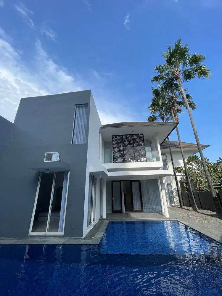 RUMAH ROYAL RESIDENCE DENGAN SWIMMING POOL SIAP HUNI