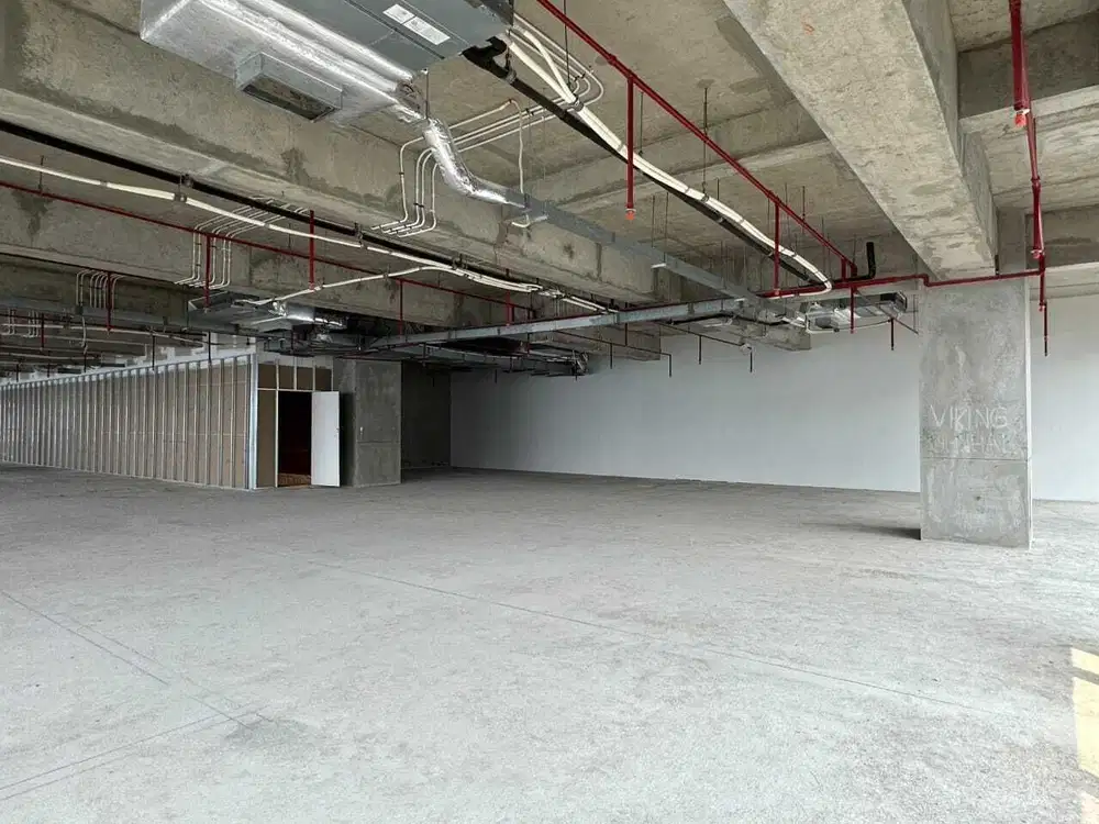 Sewa Kantor Lokasi Premium 870 m2 Kondisi Bare di Treasury Tower SCBD